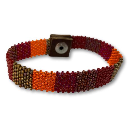 Gugu beaded bracelett with leather and stainless steel button01